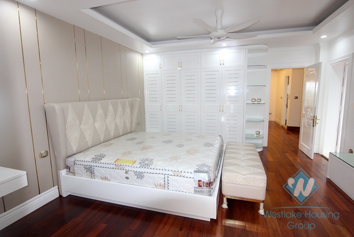 Luxurious villa for rent in Vinhomes riverside Long Bien
